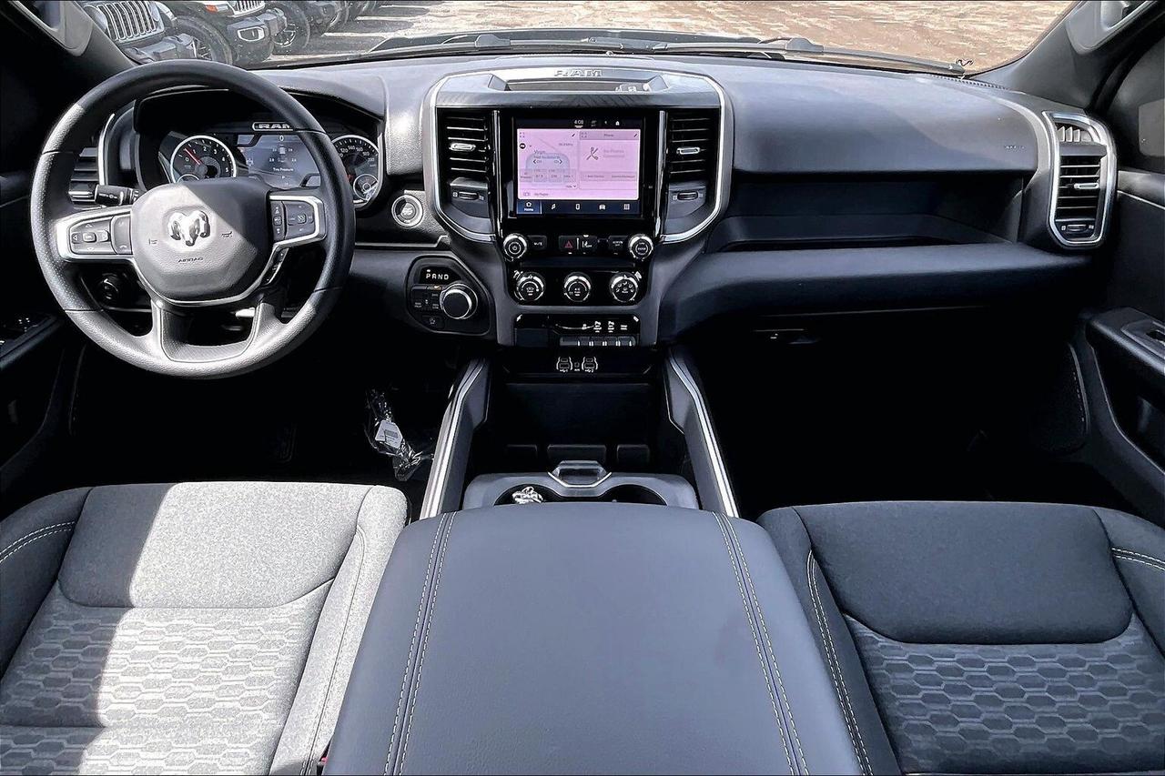 2026 RAM 1500 EXPRESS | Blackout | 8.4" TOUCHSCREEN | 4X4 Photo4
