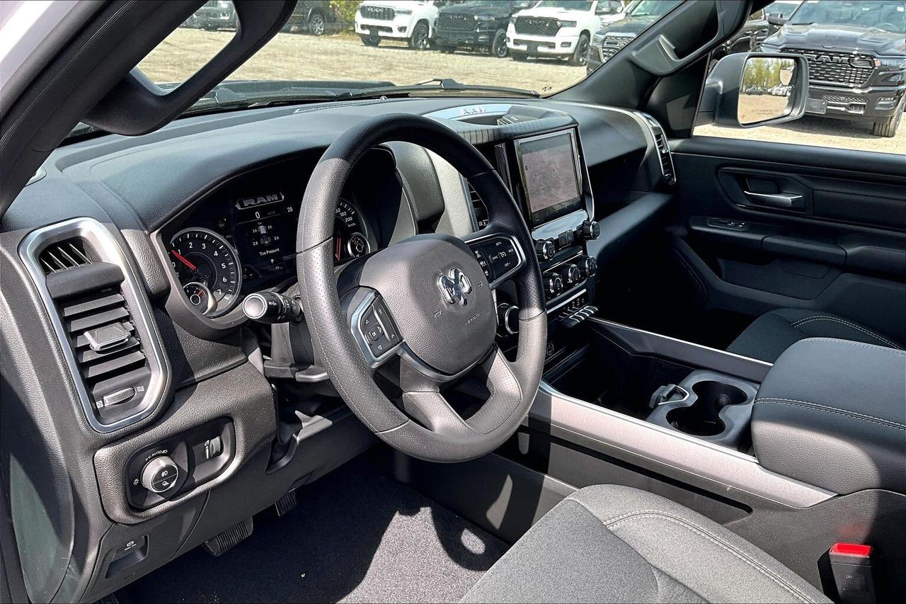 2026 RAM 1500 EXPRESS | Blackout | 8.4" TOUCHSCREEN | 4X4 Photo