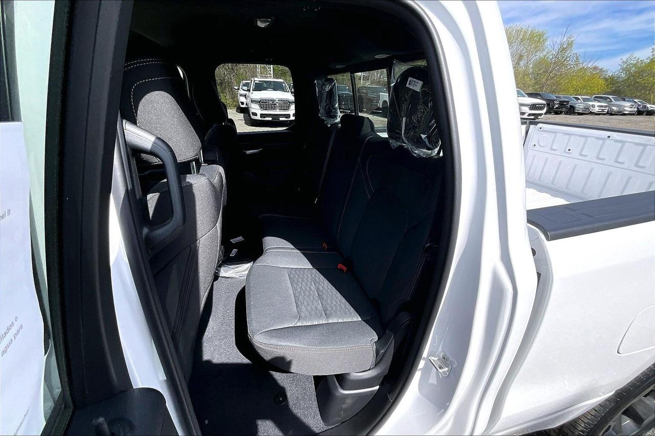 2026 RAM 1500 EXPRESS | Blackout | 8.4" TOUCHSCREEN | 4X4 Photo