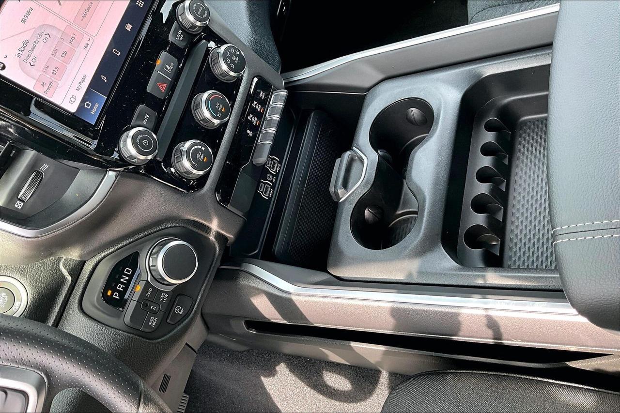 2026 RAM 1500 EXPRESS | Blackout | 8.4" TOUCHSCREEN | 4X4 Photo