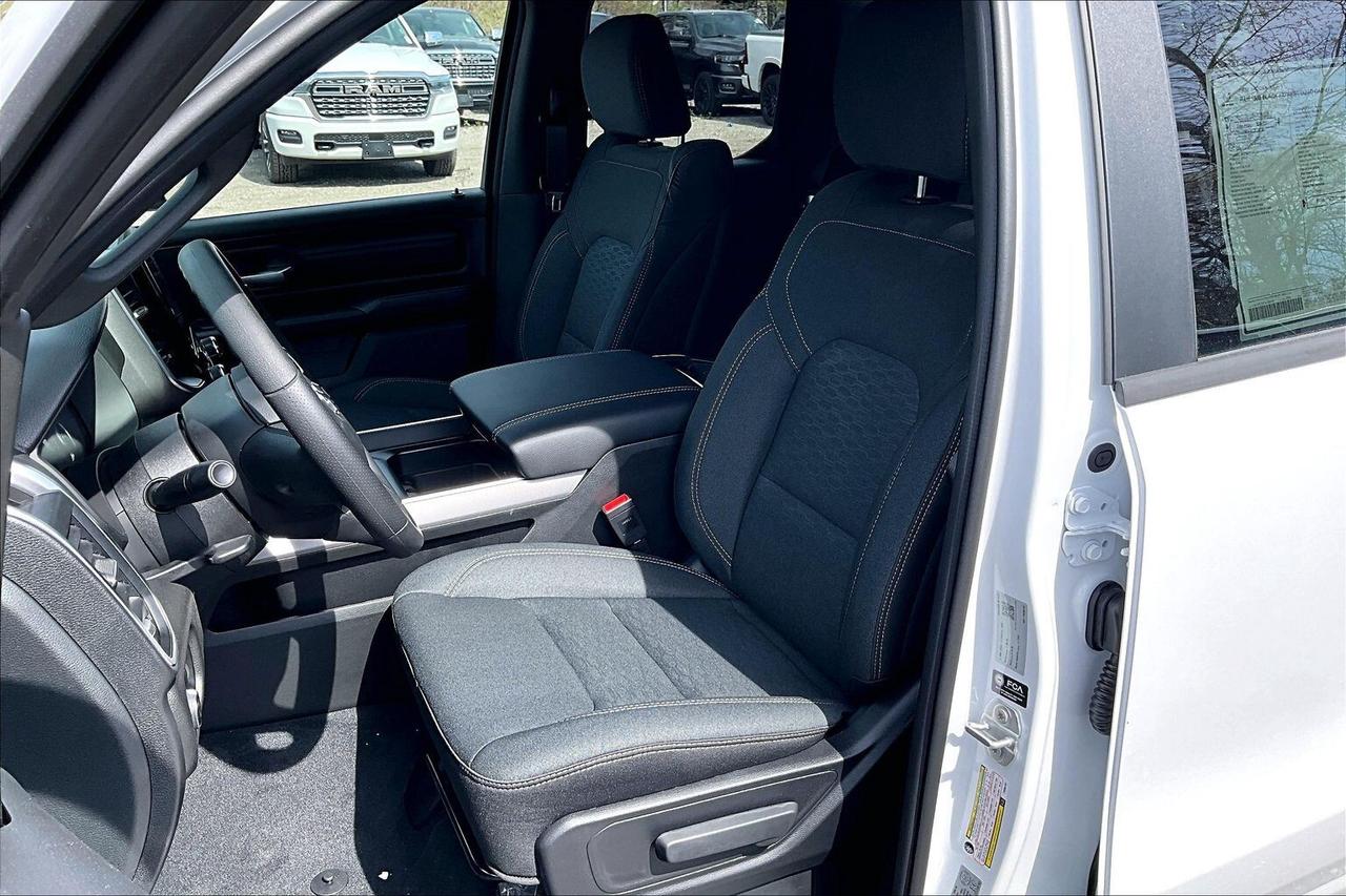 2026 RAM 1500 EXPRESS | Blackout | 8.4" TOUCHSCREEN | 4X4 Photo