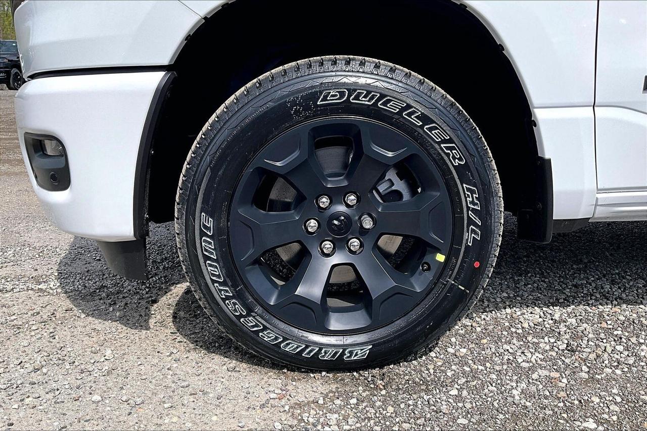 2026 RAM 1500 EXPRESS | Blackout | 8.4" TOUCHSCREEN | 4X4 Photo