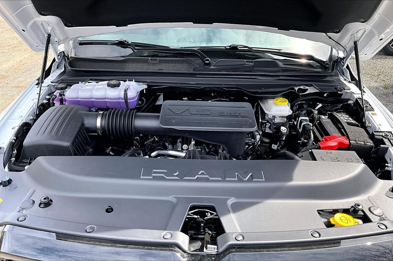 2026 RAM 1500 EXPRESS | Blackout | 8.4" TOUCHSCREEN | 4X4 Photo