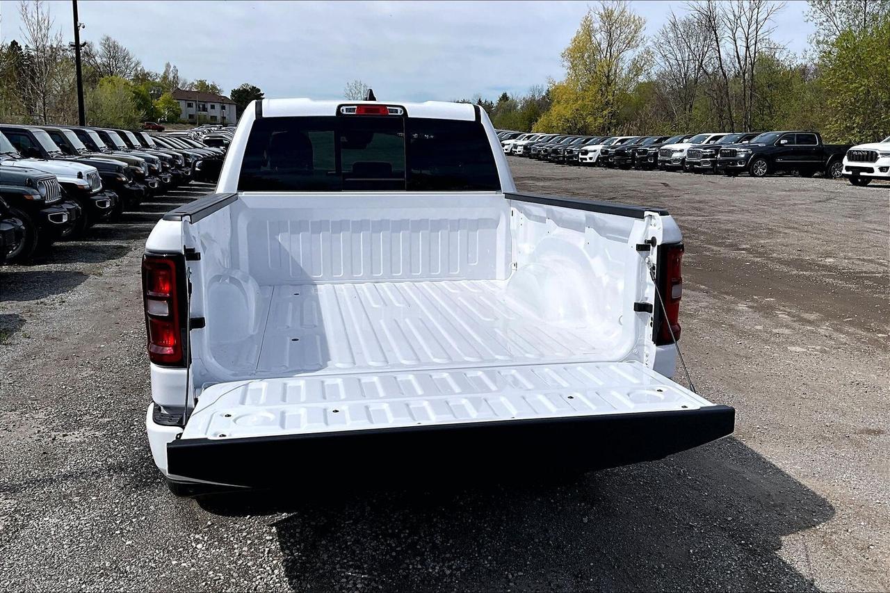 2026 RAM 1500 EXPRESS | Blackout | 8.4" TOUCHSCREEN | 4X4 Photo