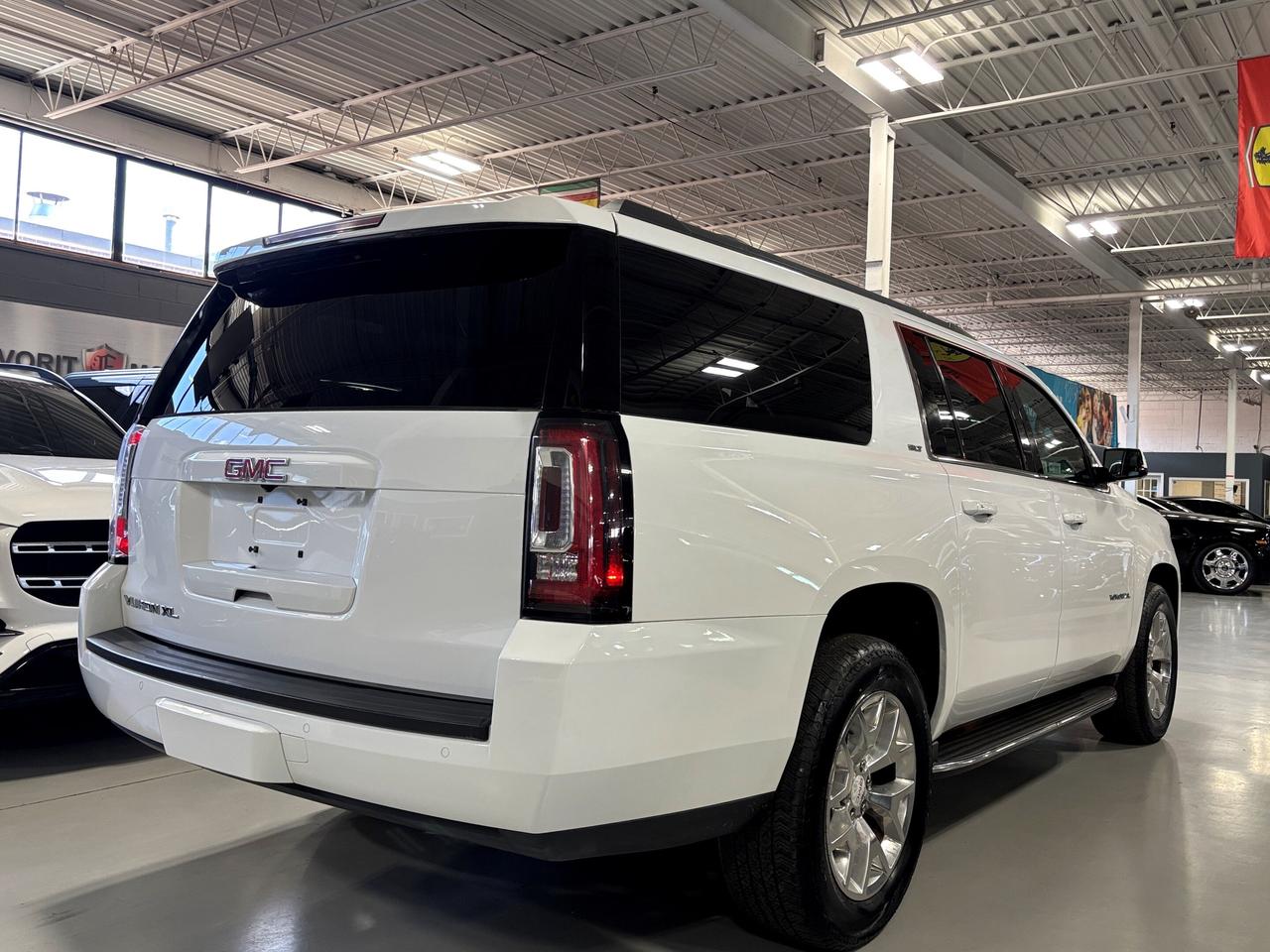 2015 GMC Yukon XL SLT|4WD|V8|8PASSENGER|BOSE|SUNROOF|LEATHER|+++ Photo3