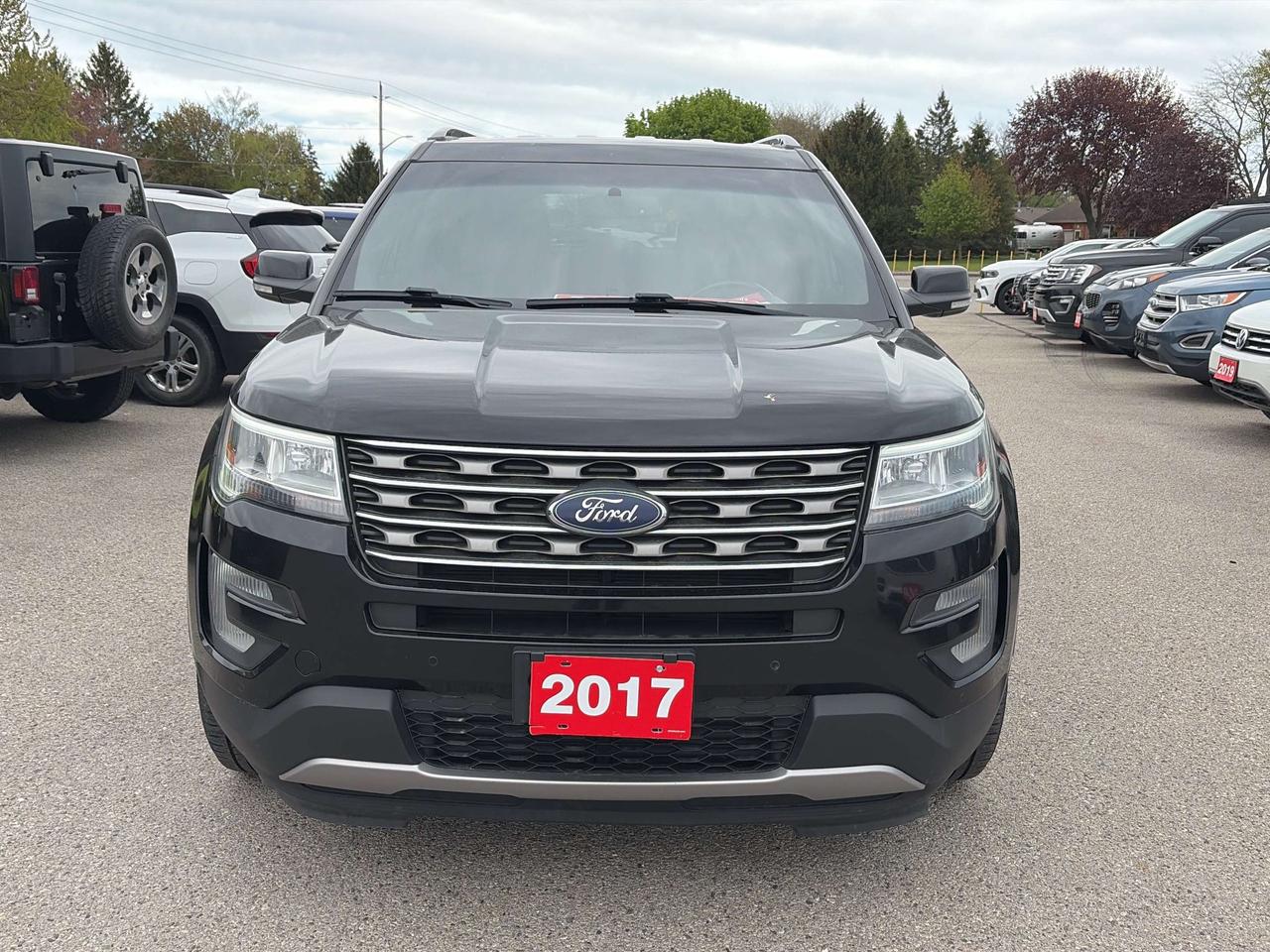 2017 Ford Explorer XLT, CLEAN CARFAX, 7 PASS, AWD, HEATED SEATS! - Photo #10