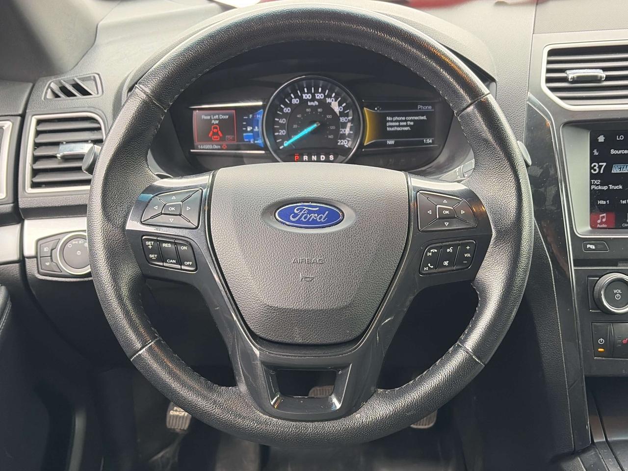 2017 Ford Explorer XLT, CLEAN CARFAX, 7 PASS, AWD, HEATED SEATS! - Photo #15