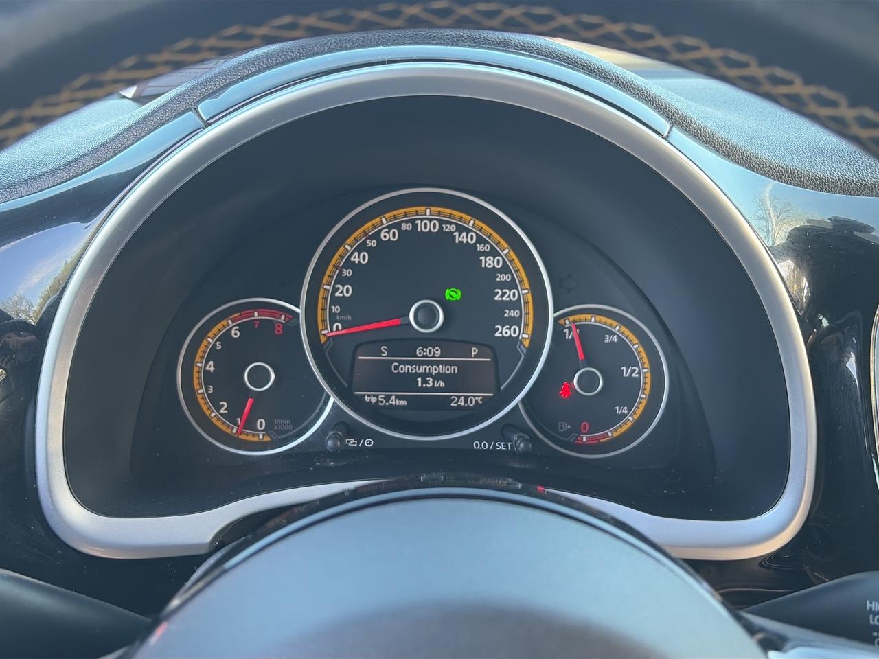 2018 Volkswagen Beetle DUNE, AUTO, HEATED SEATS, SUNROOF,  BACK UP CAMERA Photo