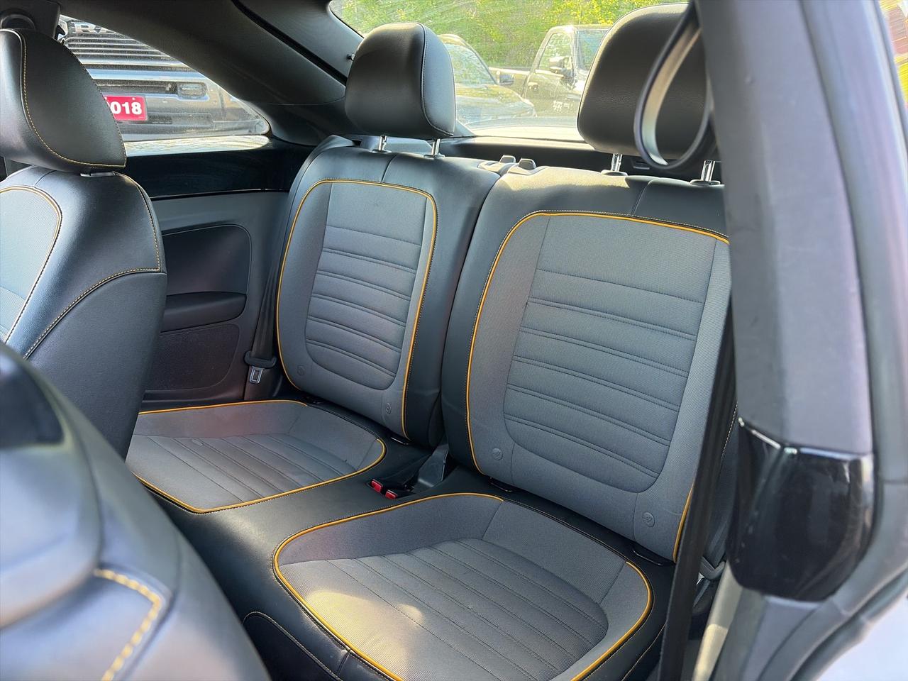 2018 Volkswagen Beetle DUNE, AUTO, HEATED SEATS, SUNROOF,  BACK UP CAMERA Photo