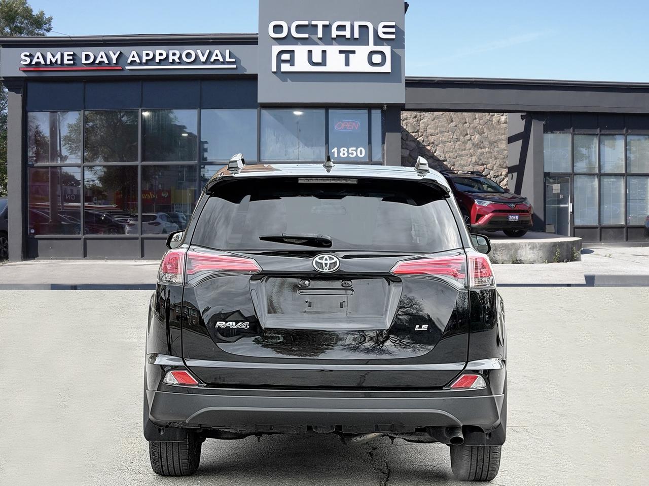 2018 Toyota RAV4 FWD LE Photo4