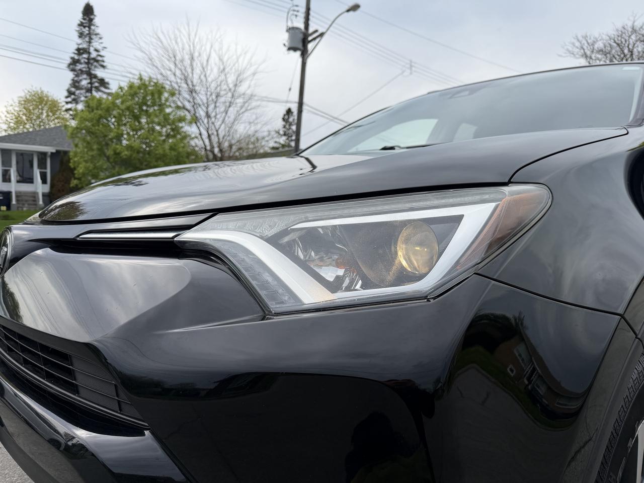 2018 Toyota RAV4 FWD LE Photo