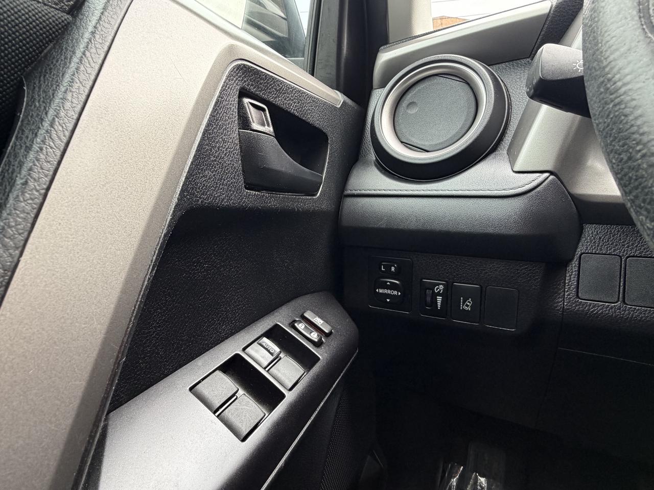 2018 Toyota RAV4 FWD LE Photo