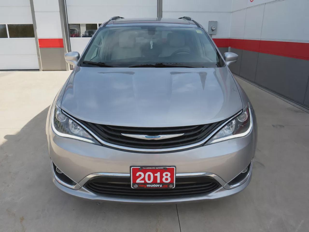 2018 Chrysler Pacifica Hybrid Touring-L | Clean Carfax | 7 Passenger | Alloy Rims | Tints | DVD | Leather | Heated Seats | Dual Climate | Photo5
