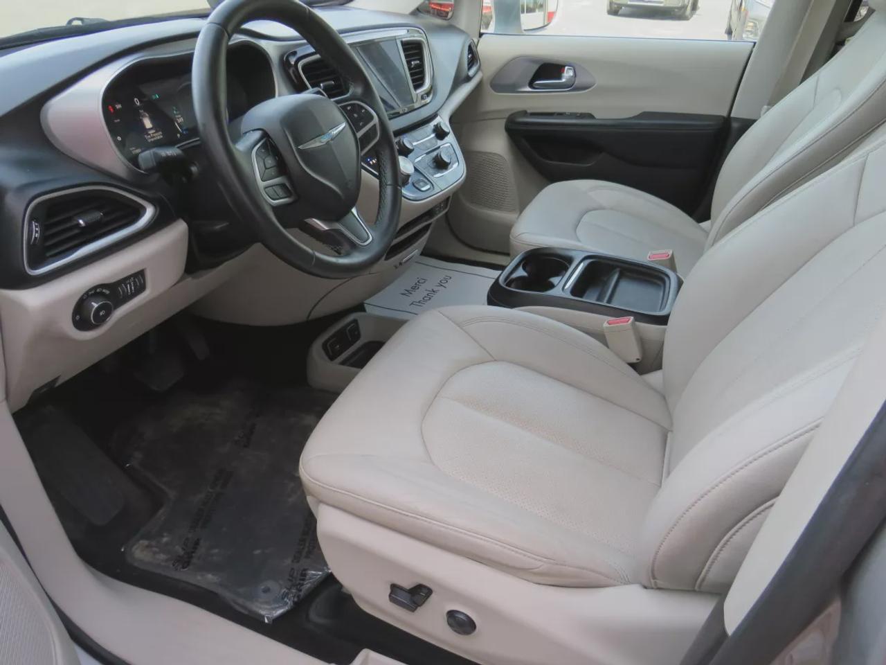 2018 Chrysler Pacifica Hybrid Touring-L | Clean Title No Accidents | 7 Passenger | Alloy Rims | Tints | DVD | Leather | Heated Seats | Dual Climate | Photo
