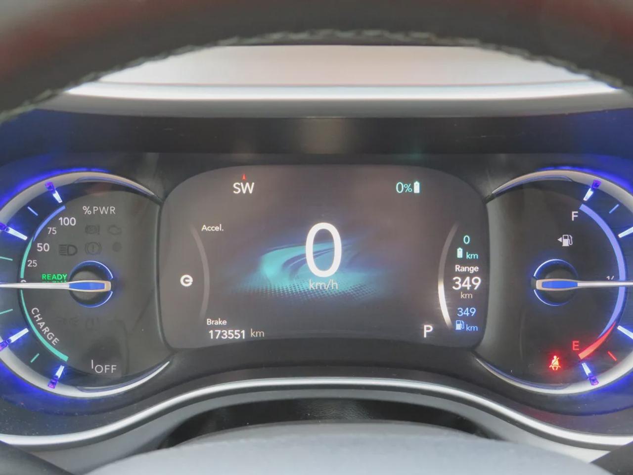 2018 Chrysler Pacifica Hybrid Touring-L | Clean Carfax | 7 Passenger | Alloy Rims | Tints | DVD | Leather | Heated Seats | Dual Climate | Photo