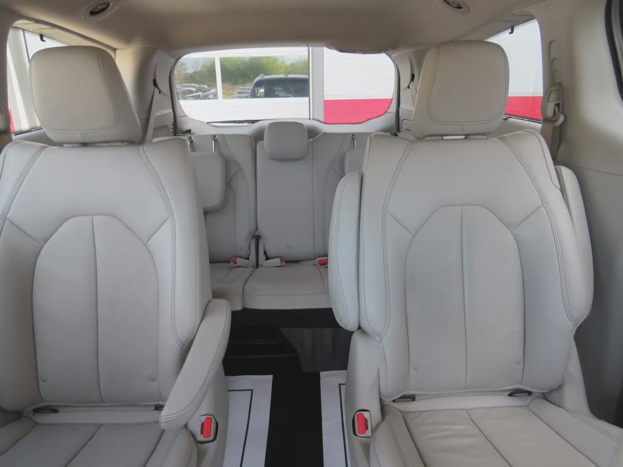 2018 Chrysler Pacifica Hybrid Touring-L | Clean Title No Accidents | 7 Passenger | Alloy Rims | Tints | DVD | Leather | Heated Seats | Dual Climate | Photo