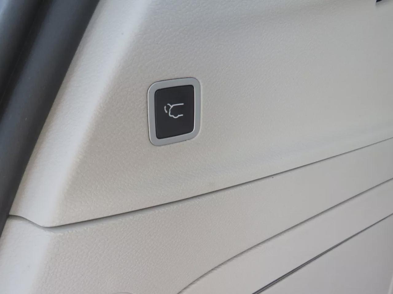 2018 Chrysler Pacifica Hybrid Touring-L | Clean Title No Accidents | 7 Passenger | Alloy Rims | Tints | DVD | Leather | Heated Seats | Dual Climate | Photo