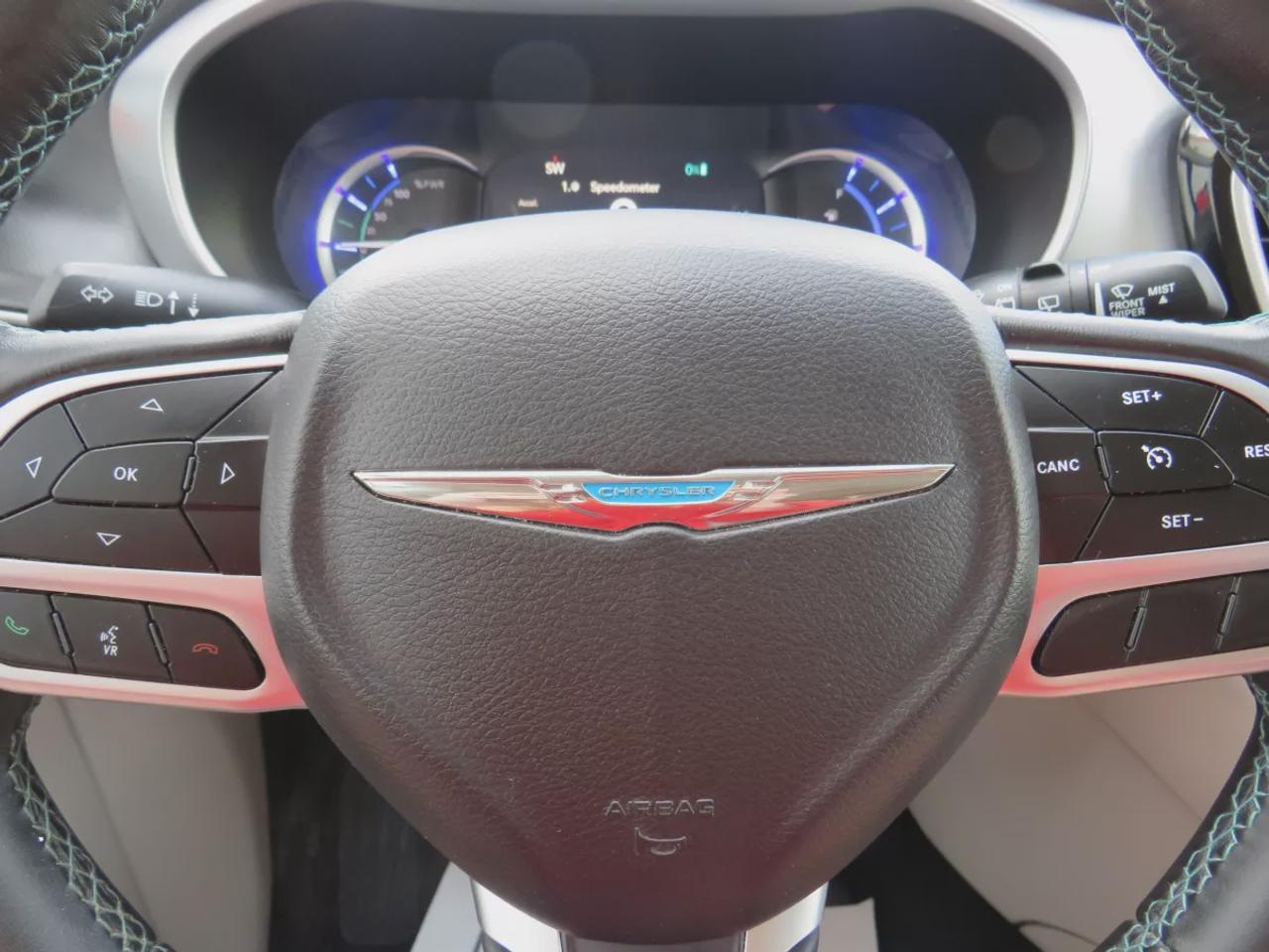 2018 Chrysler Pacifica Hybrid Touring-L | Clean Title No Accidents | 7 Passenger | Alloy Rims | Tints | DVD | Leather | Heated Seats | Dual Climate | Photo