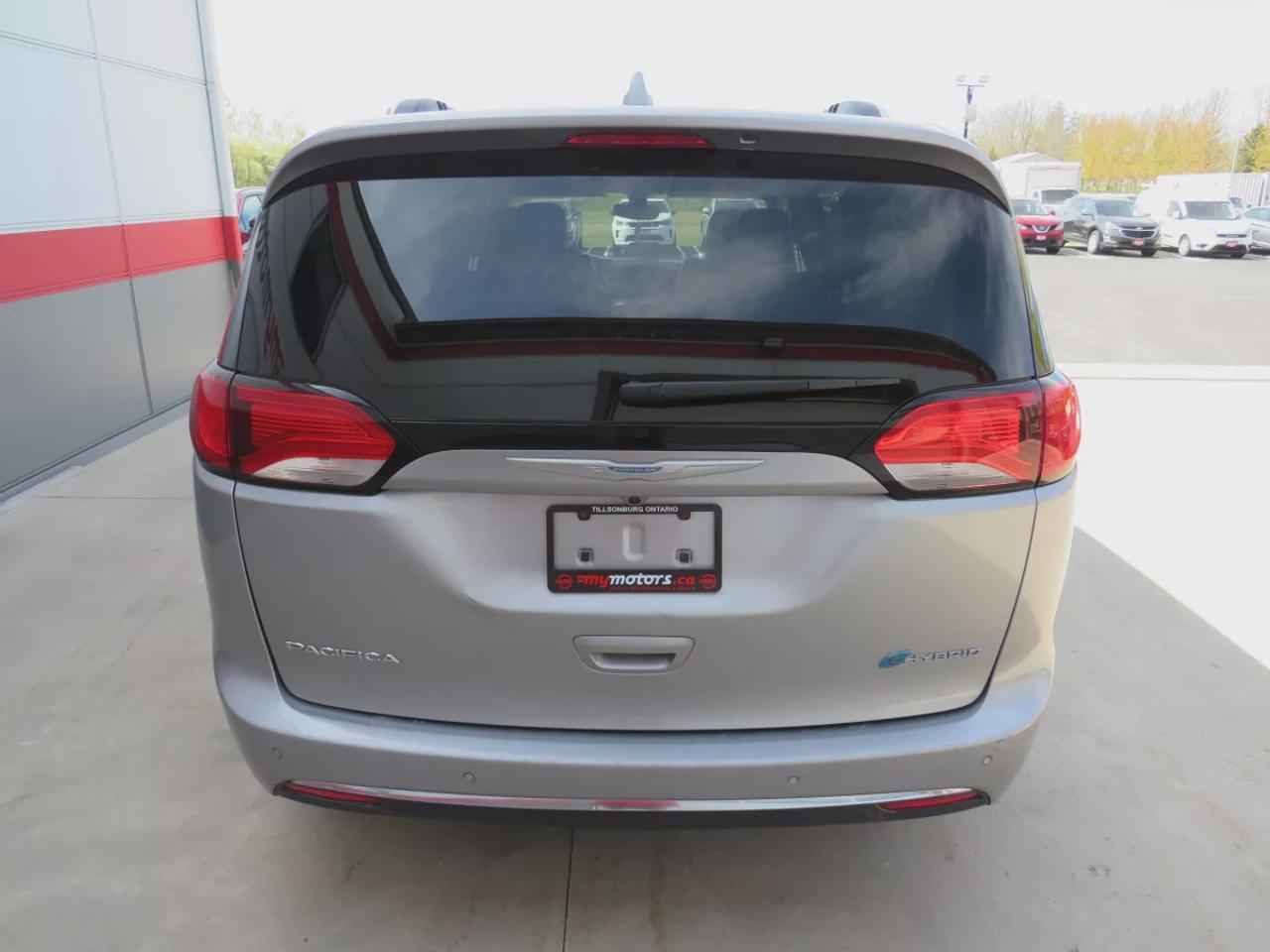 2018 Chrysler Pacifica Hybrid Touring-L | Clean Title No Accidents | 7 Passenger | Alloy Rims | Tints | DVD | Leather | Heated Seats | Dual Climate | Photo