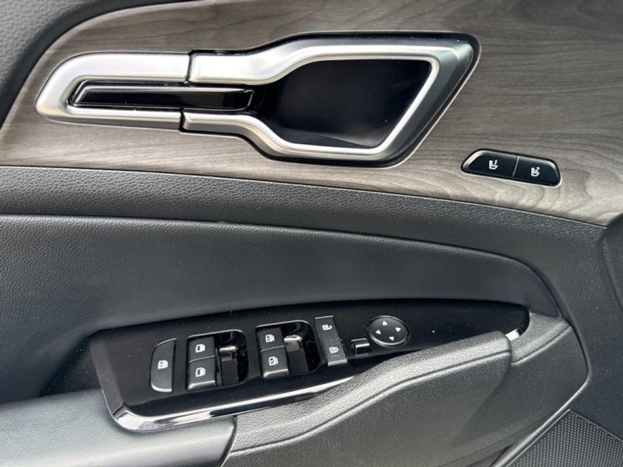 2023 Kia Sportage X-Line Limited  Panoramic Sunroof - $235 B/W Photo