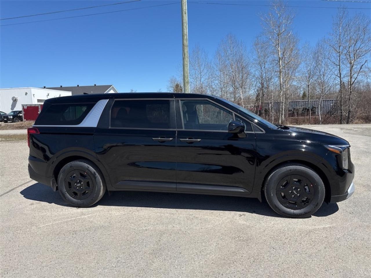 2026 Kia Carnival LX   - Navigation GPS - $311 B/W Photo