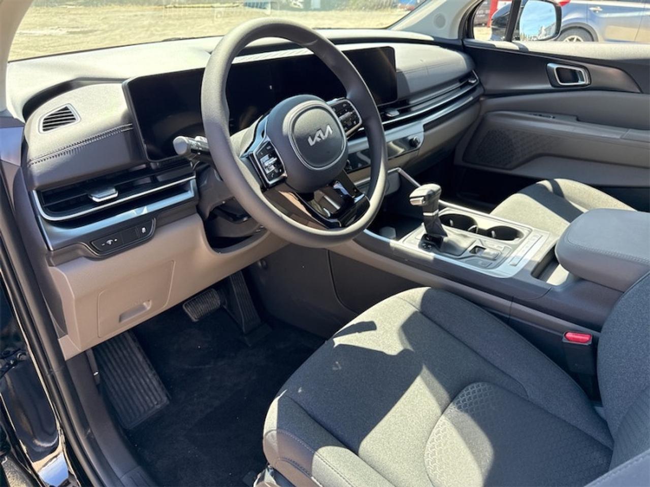 2026 Kia Carnival LX   - Navigation GPS - $311 B/W Photo