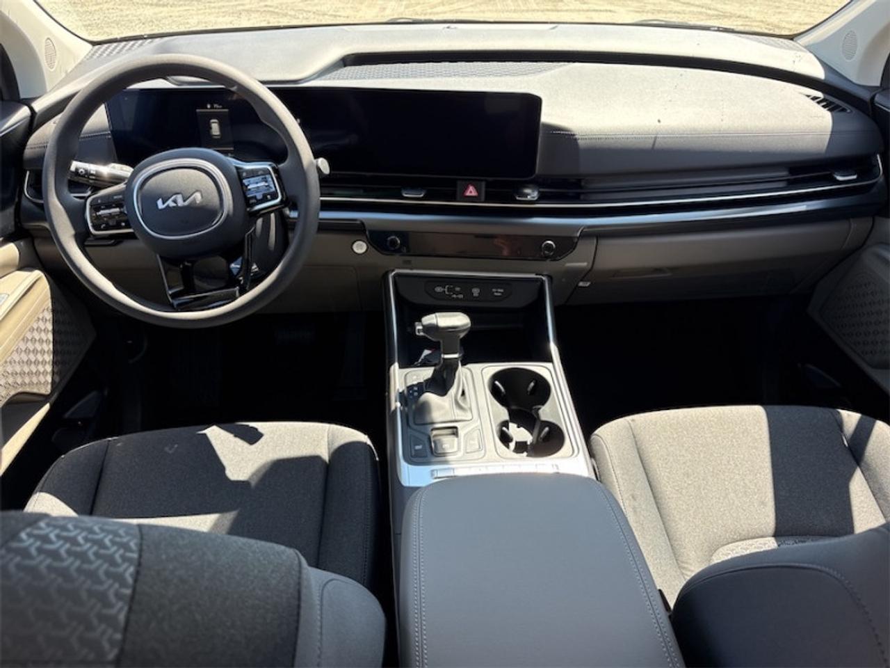 2026 Kia Carnival LX   - Navigation GPS - $311 B/W Photo