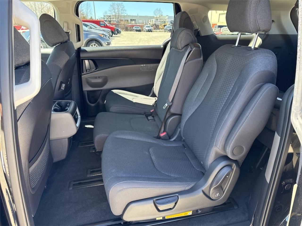 2026 Kia Carnival LX   - Navigation GPS - $311 B/W Photo