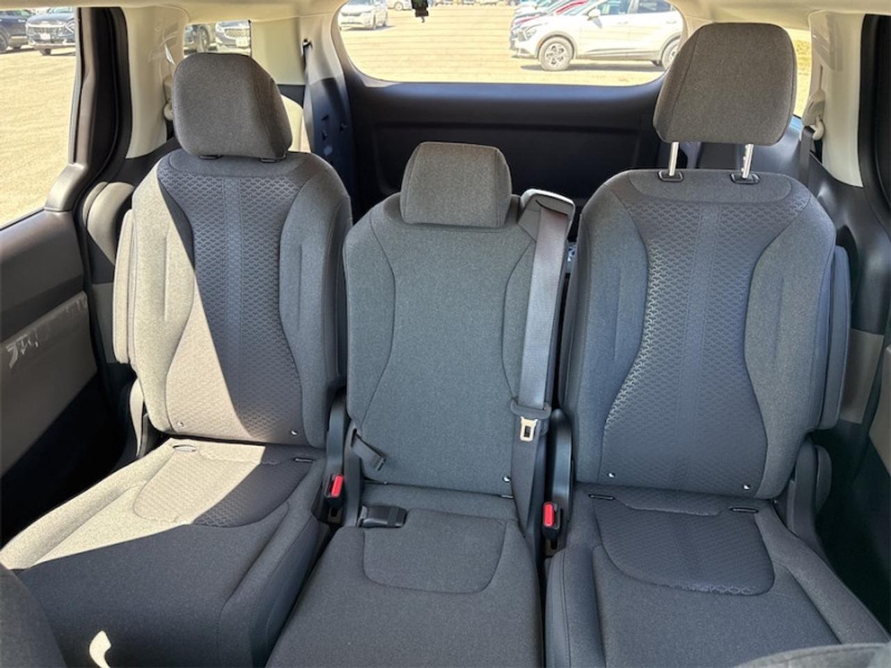 2026 Kia Carnival LX   - Navigation GPS - $311 B/W Photo