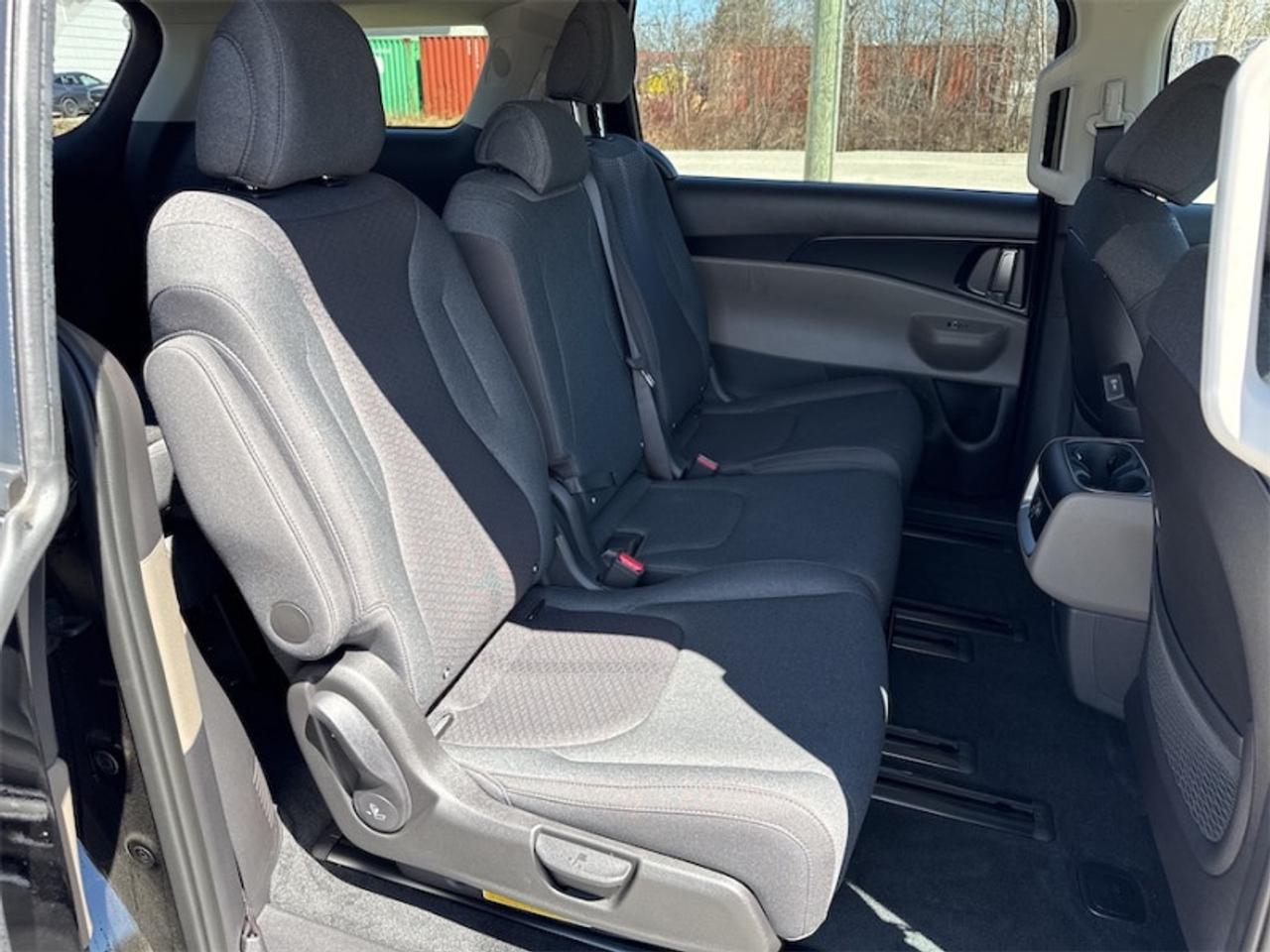 2026 Kia Carnival LX   - Navigation GPS - $311 B/W Photo