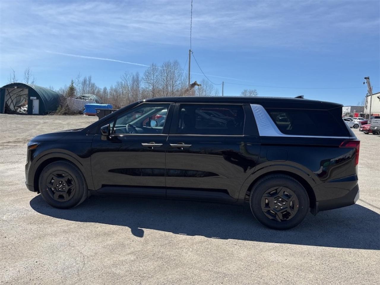 2026 Kia Carnival LX   - Navigation GPS - $311 B/W Photo