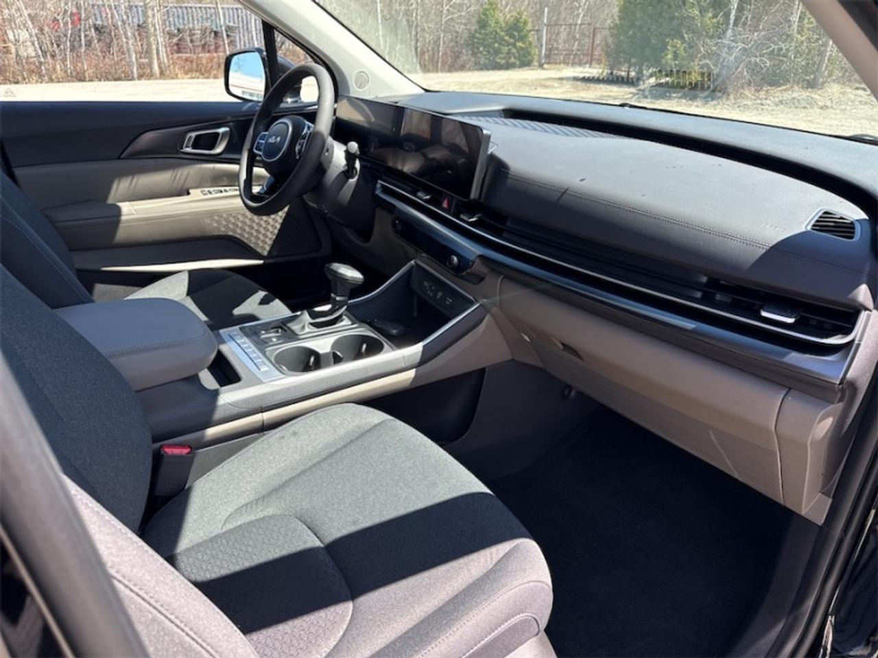 2026 Kia Carnival LX   - Navigation GPS - $311 B/W Photo