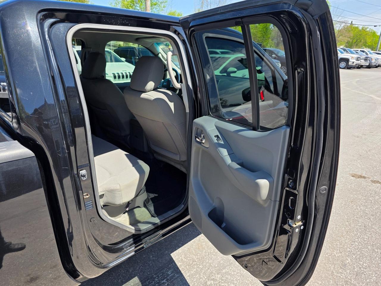 2016 Nissan Frontier SV LWB Photo