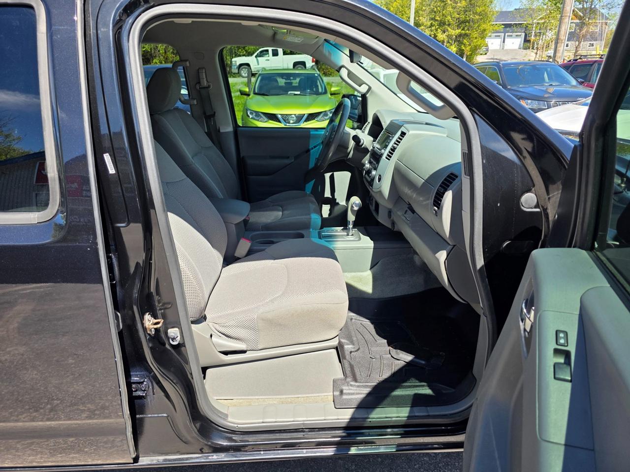 2016 Nissan Frontier SV LWB Photo