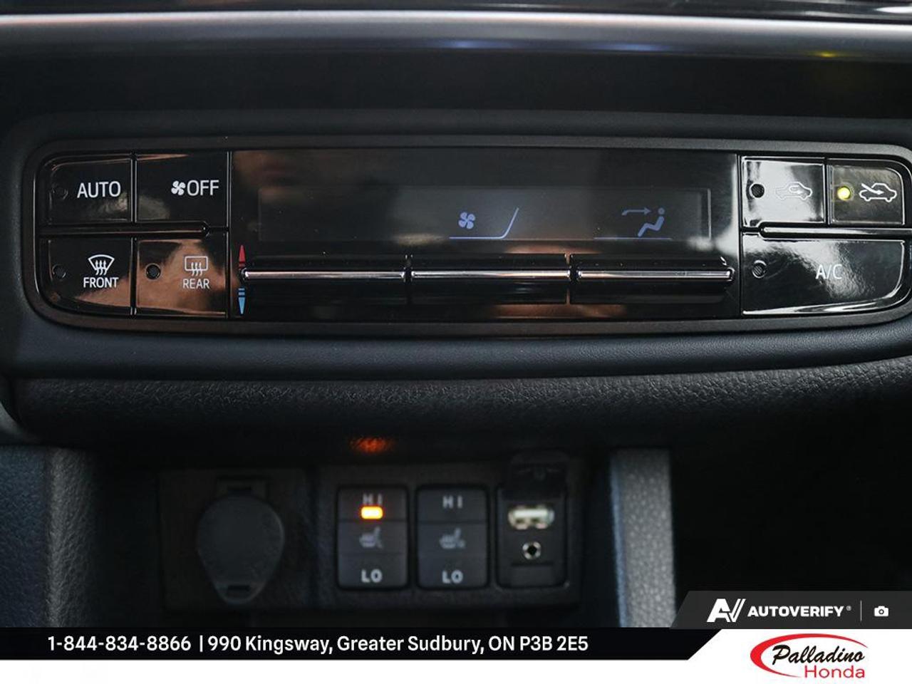 2018 Toyota Corolla LE Photo