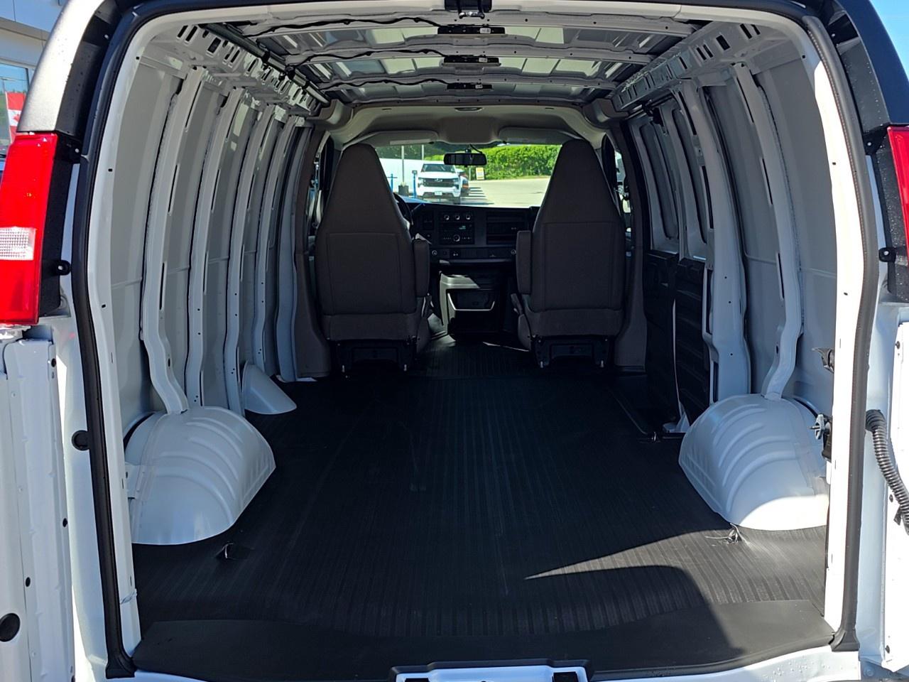 2026 GMC Savana Cargo Van 2500 Regular Wheelbase Rear-Wheel Drive Photo