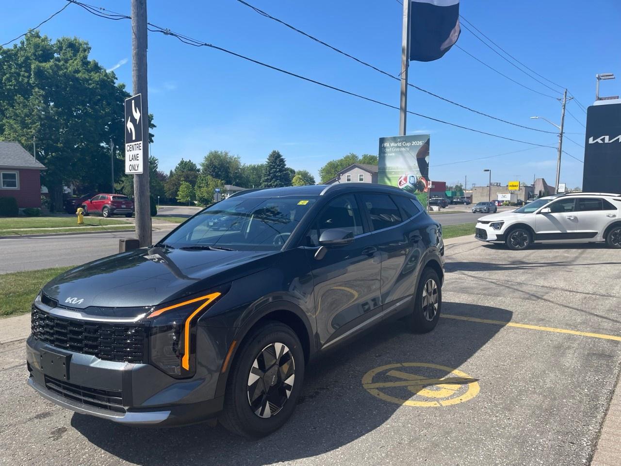 2026 Kia Sportage Hybrid EX AWD Photo2