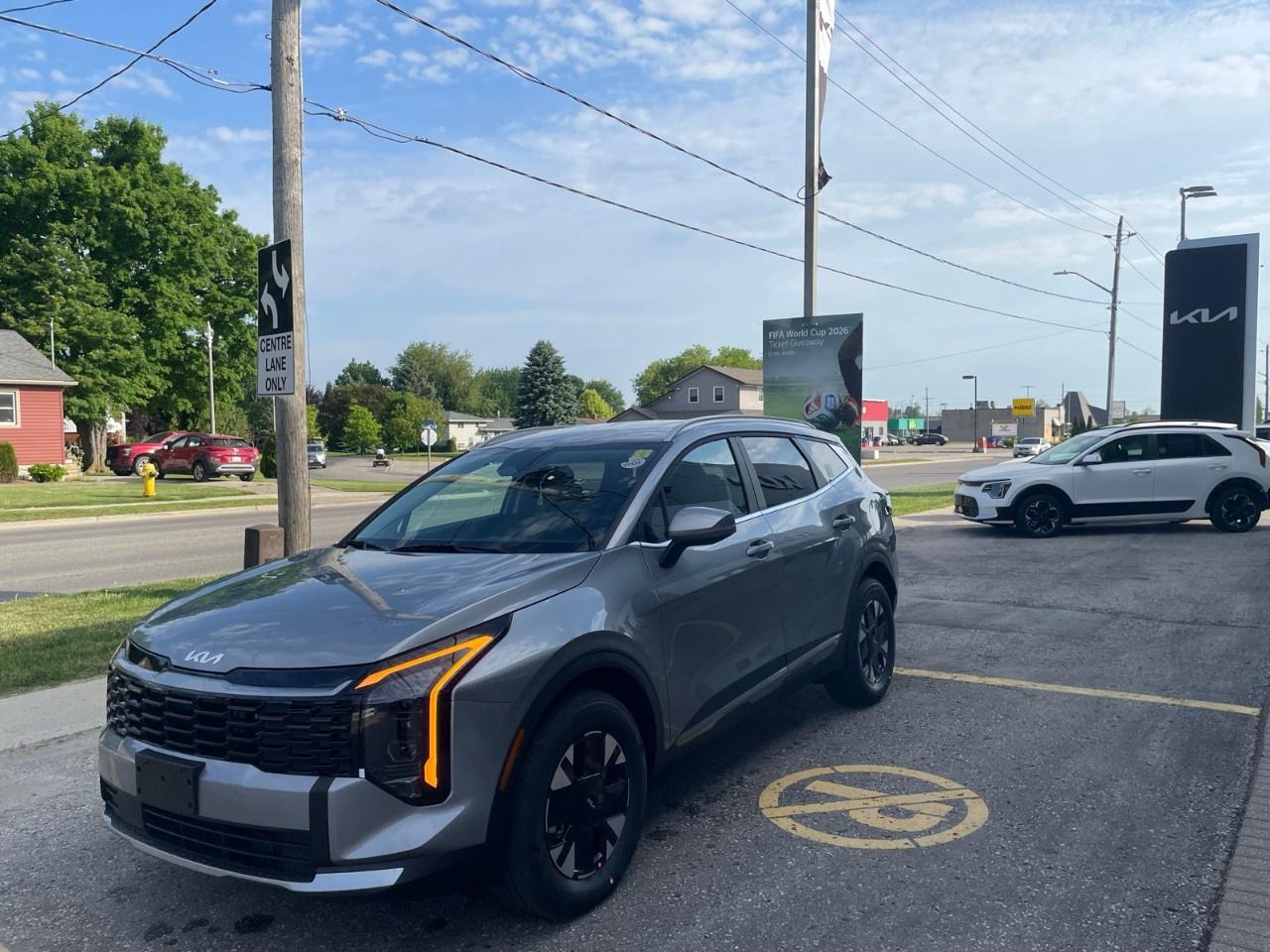 2026 Kia Sportage Hybrid EX AWD Photo2