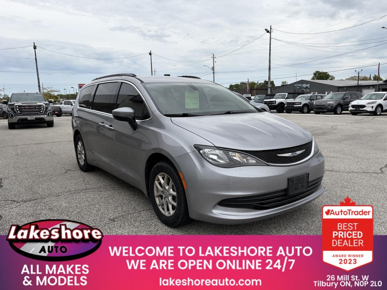 2018 Chrysler Pacifica LX 2WD Photo3