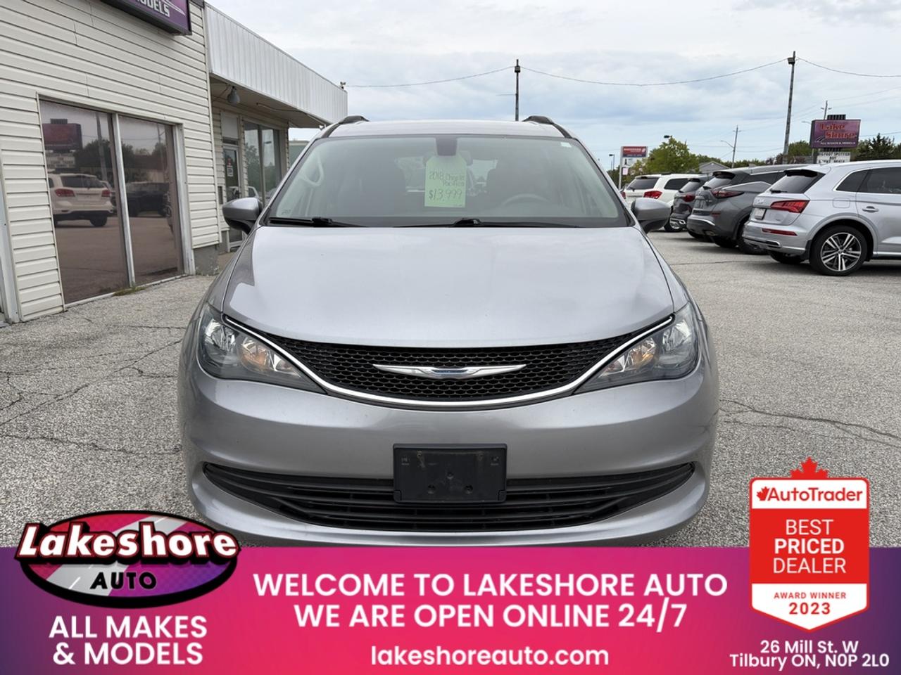 2018 Chrysler Pacifica LX 2WD Photo4