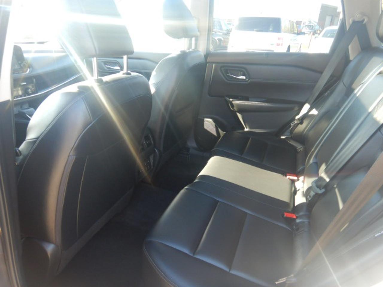 2023 Nissan Rogue SL Photo