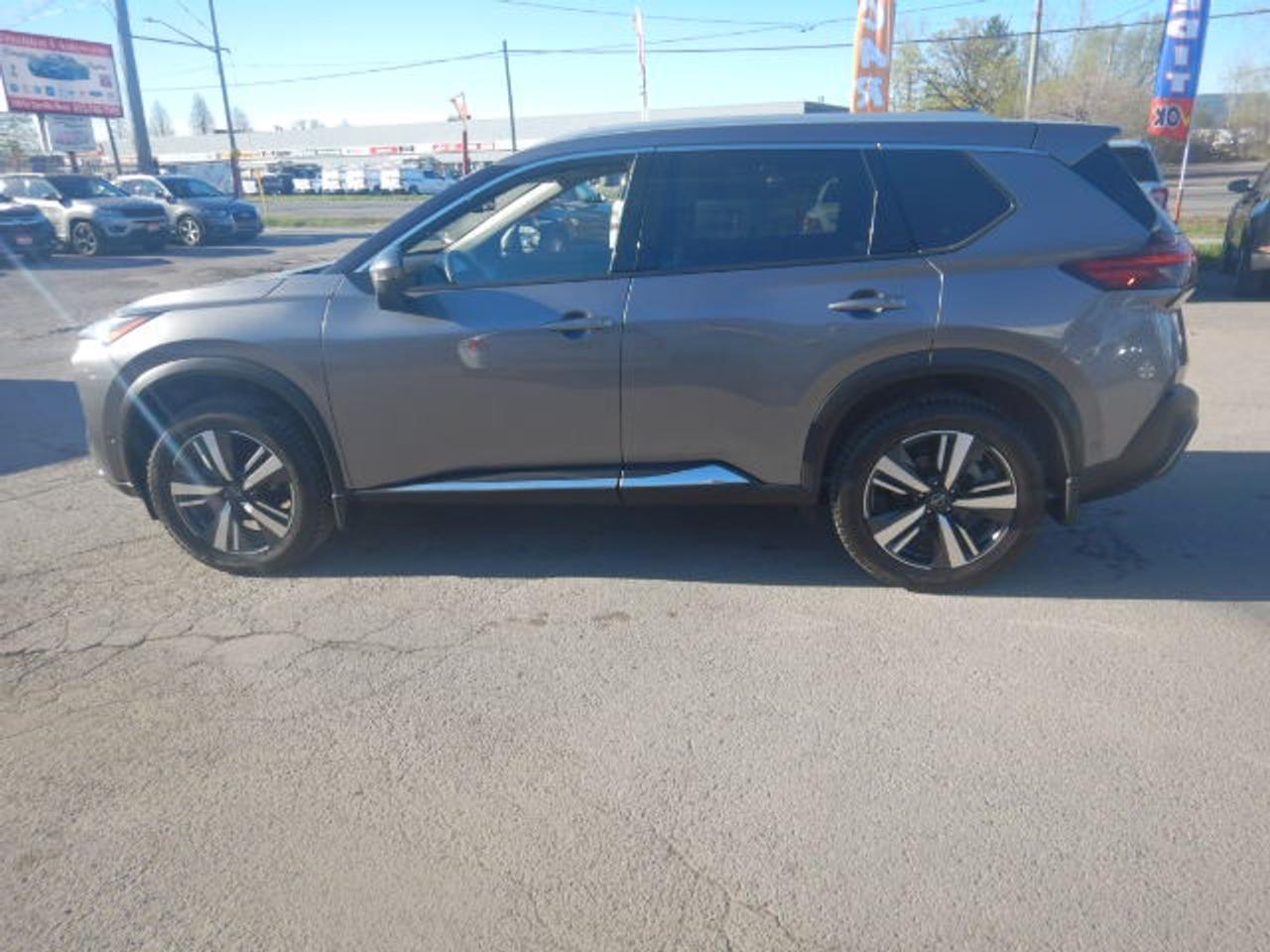 2023 Nissan Rogue SL Photo