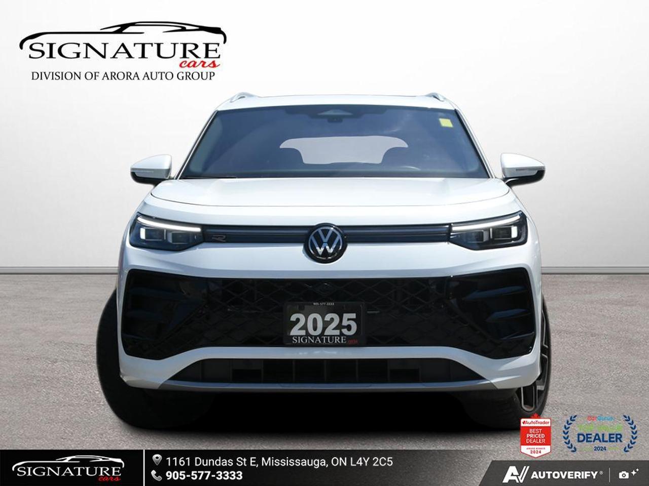 2025 Volkswagen Tiguan Highline R-Line No Accident Fender Panoroof Leathe Photo
