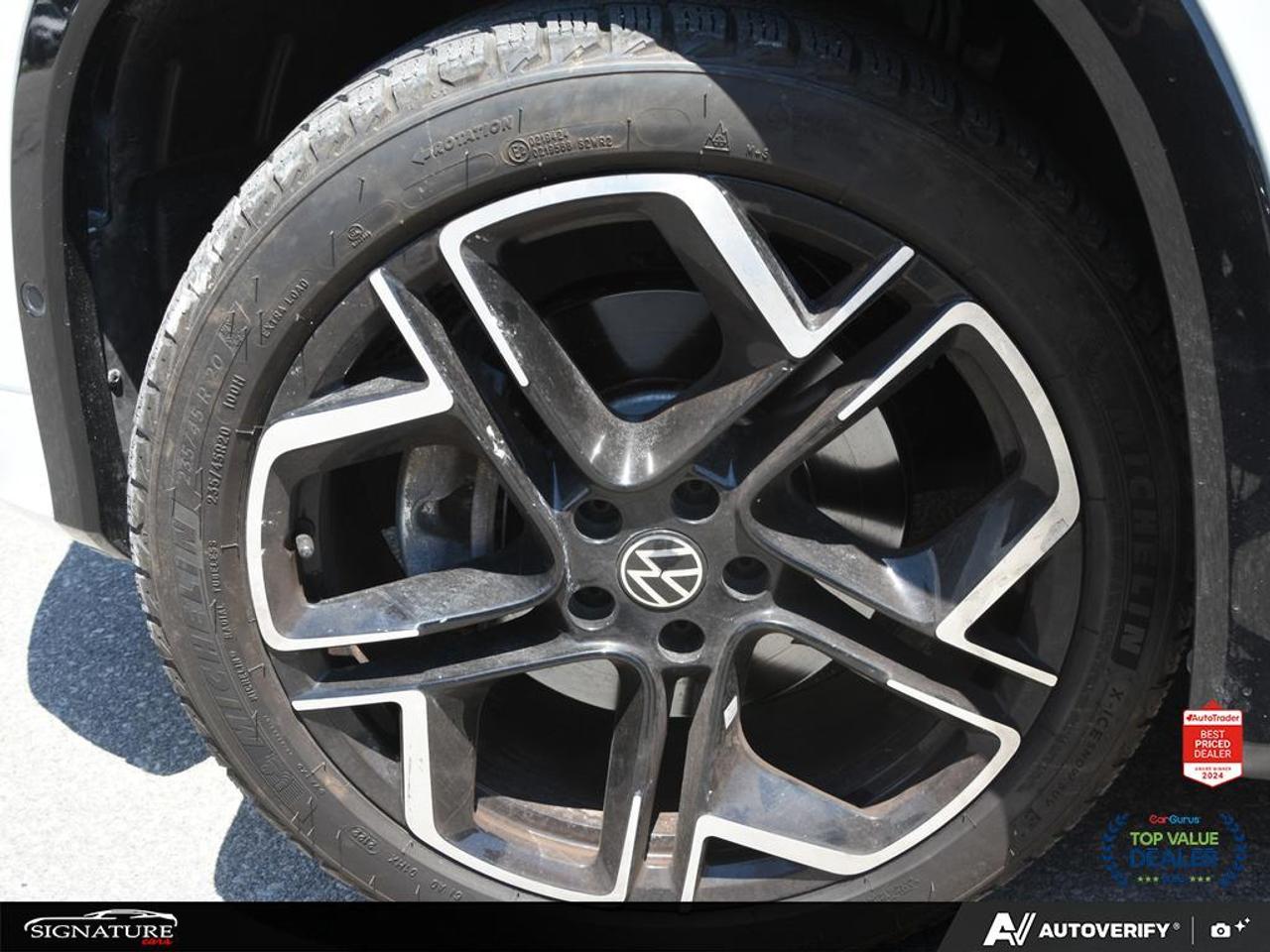 2025 Volkswagen Tiguan Highline R-Line No Accident Fender Panoroof Leathe Photo