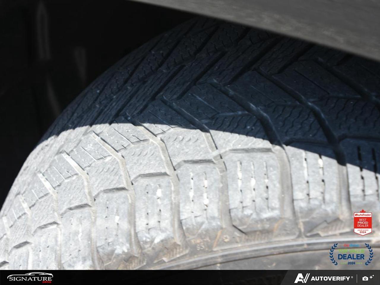 2025 Volkswagen Tiguan Highline R-Line No Accident Fender Panoroof Leathe Photo