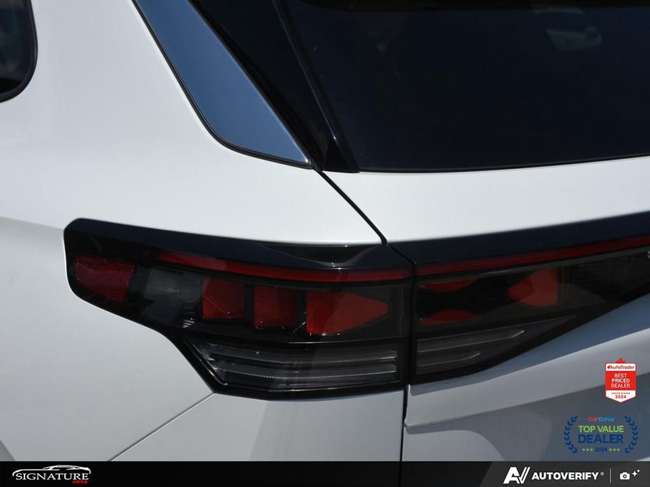 2025 Volkswagen Tiguan Highline R-Line No Accident Fender Panoroof Leathe Photo