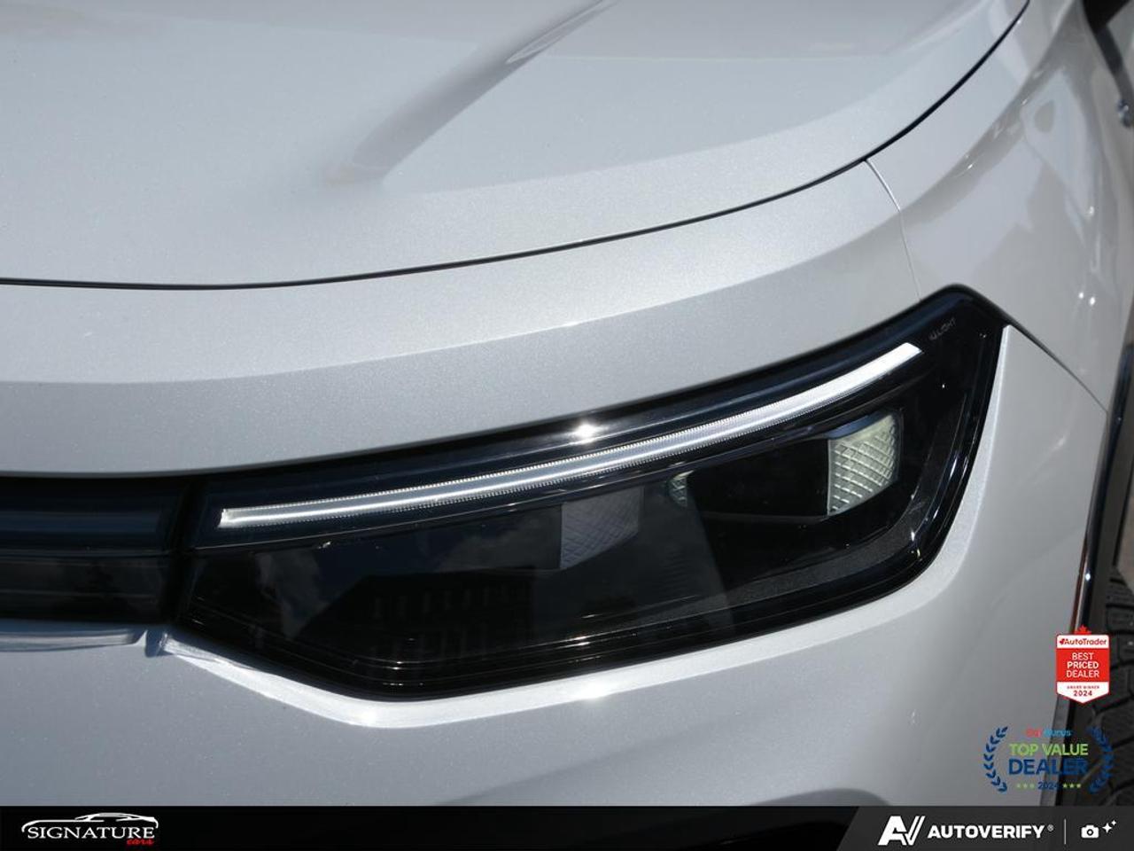 2025 Volkswagen Tiguan Highline R-Line No Accident Fender Panoroof Leathe Photo