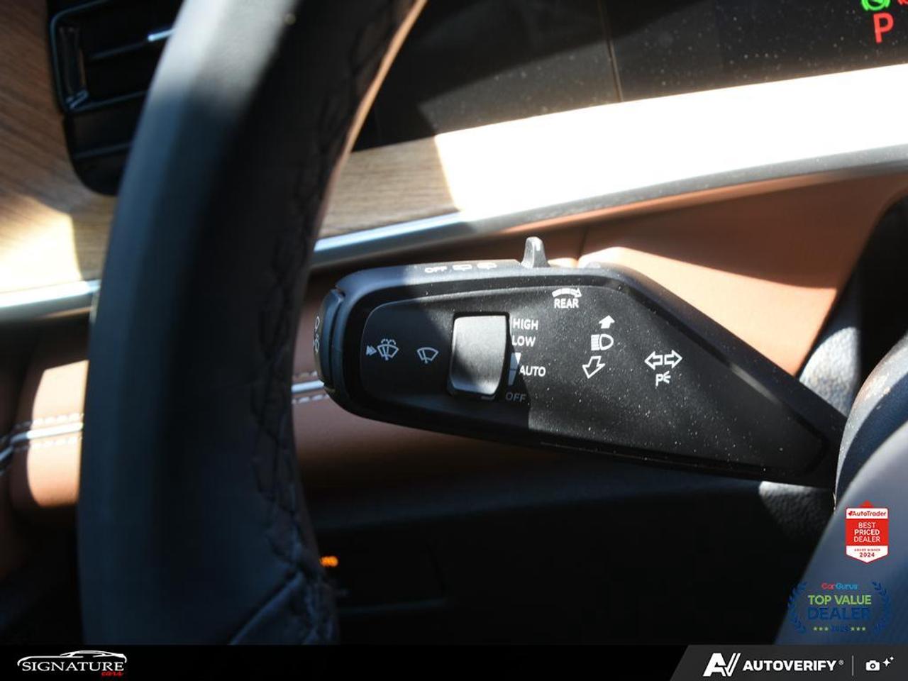 2025 Volkswagen Tiguan Highline R-Line No Accident Fender Panoroof Leathe Photo