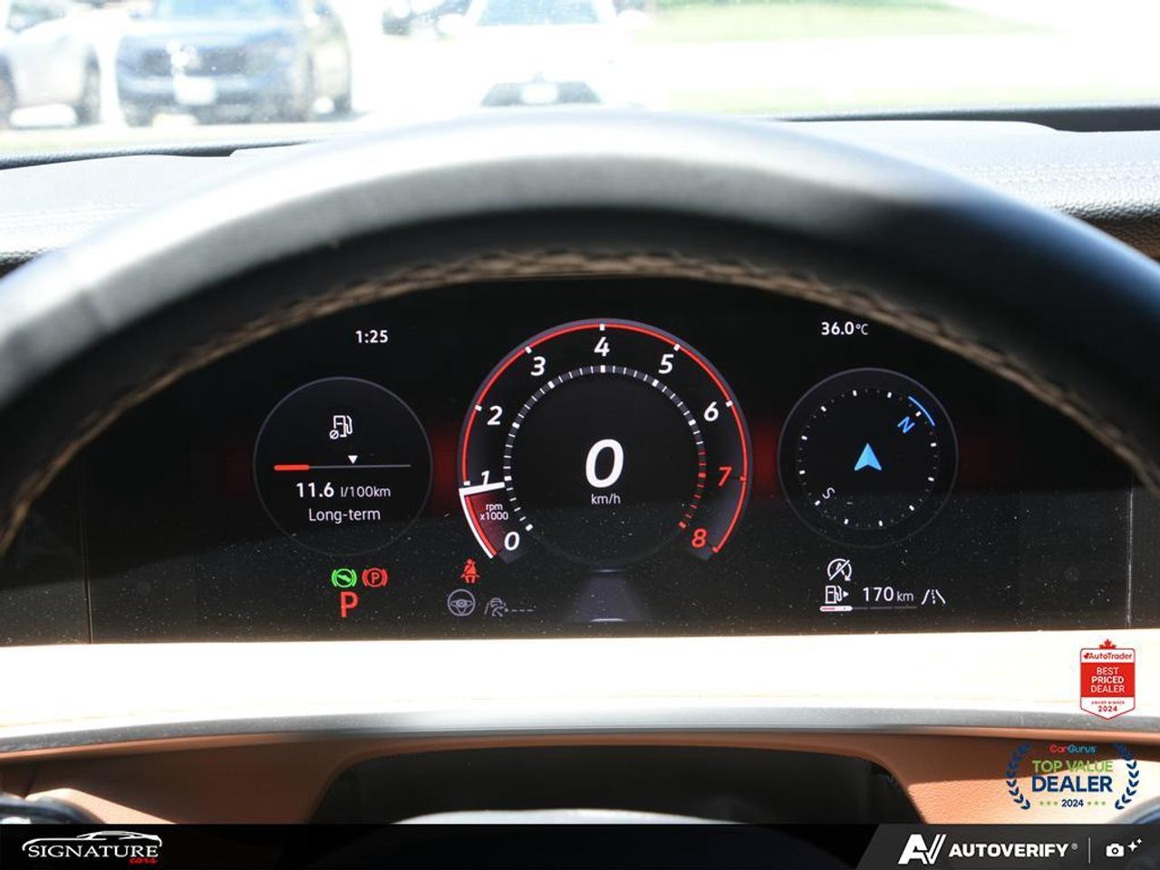 2025 Volkswagen Tiguan Highline R-Line No Accident Fender Panoroof Leathe Photo