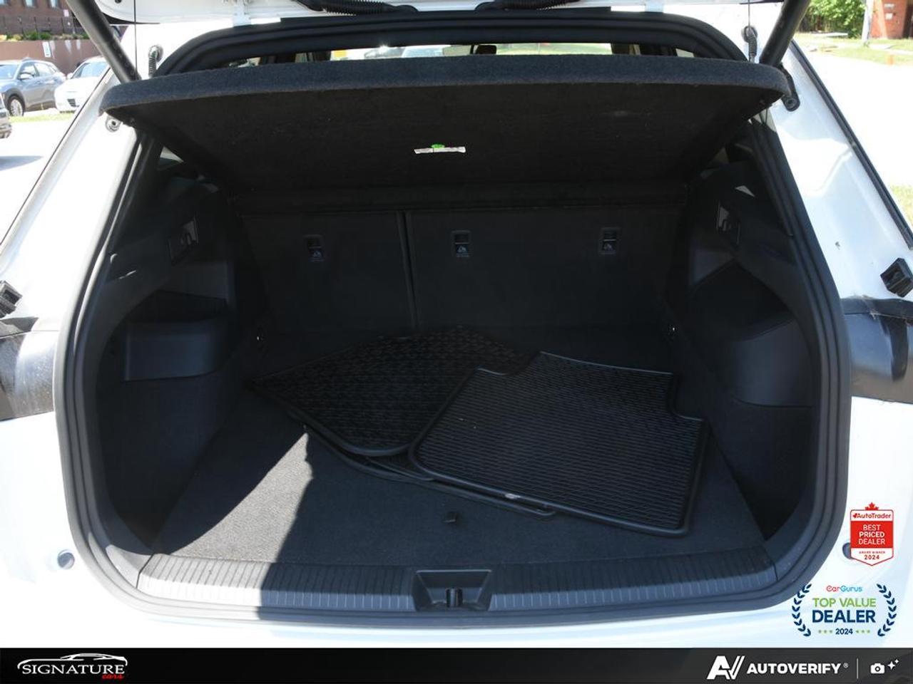 2025 Volkswagen Tiguan Highline R-Line No Accident Fender Panoroof Leathe Photo